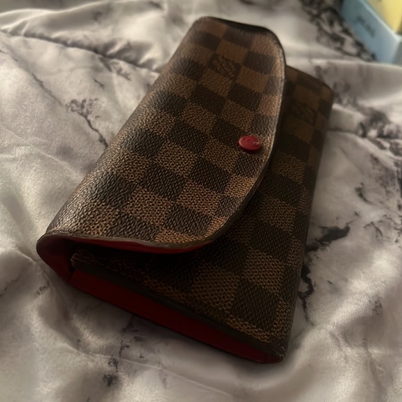 LV Wallet 🔥 Normal wear and tear however still like new!! - Picture 7 of 7